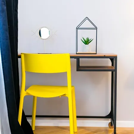 Heart Of The - Cozy In Prime Location Apartment