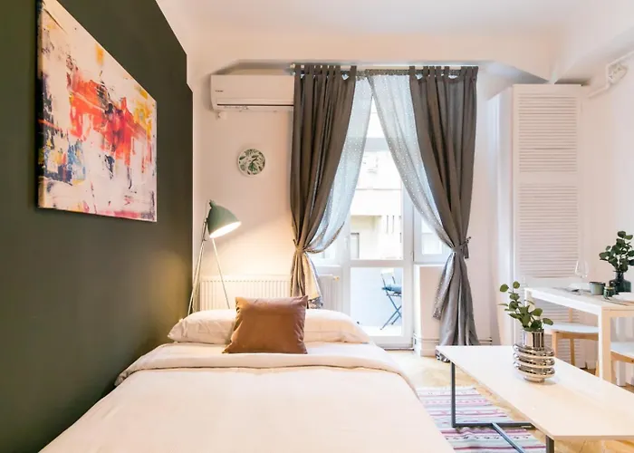 Apartment Heart Of The - Cozy In Prime Location *